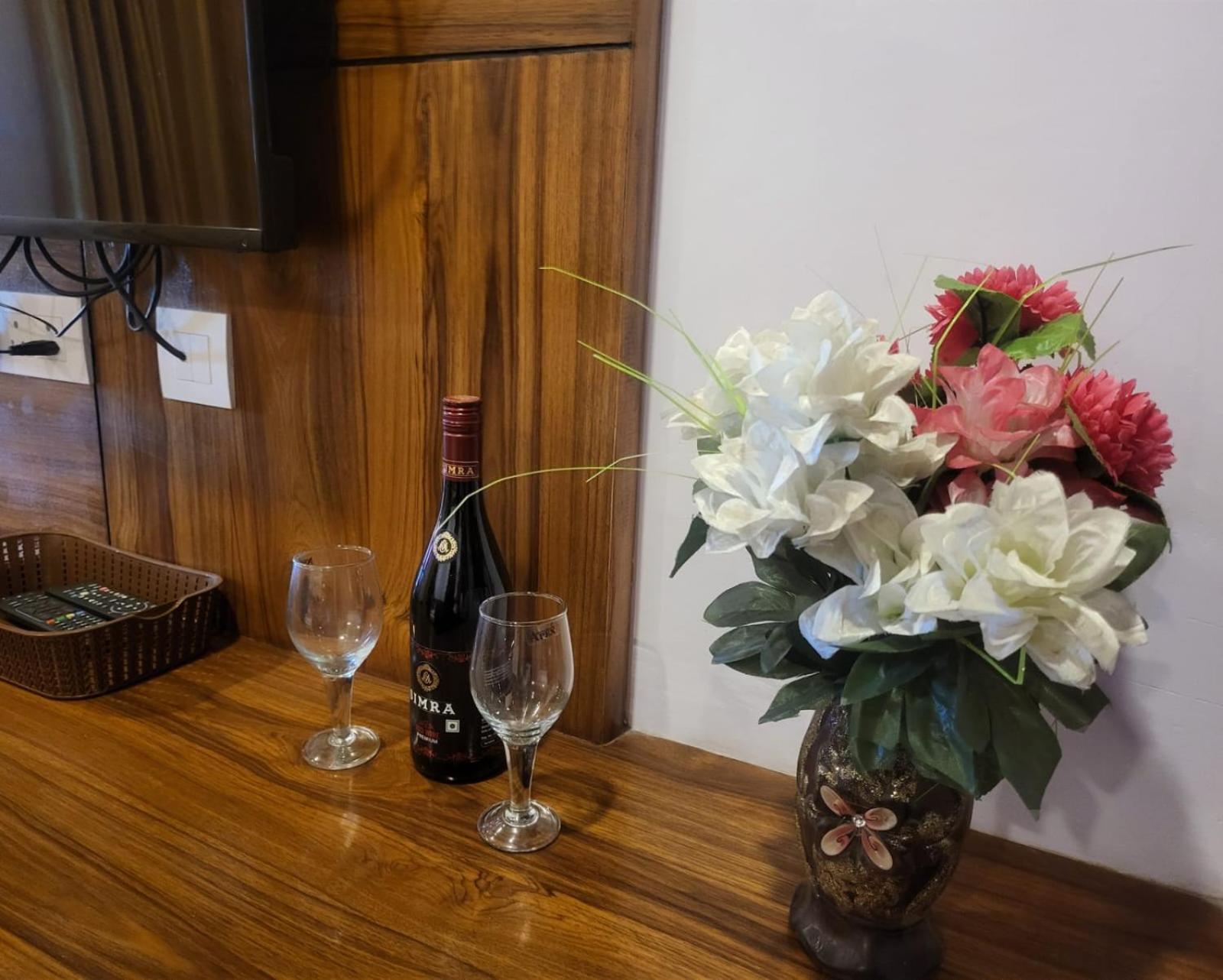 Hotel Kasauli View Cafe Restaurant Open Terrace Mountain View Exterior photo