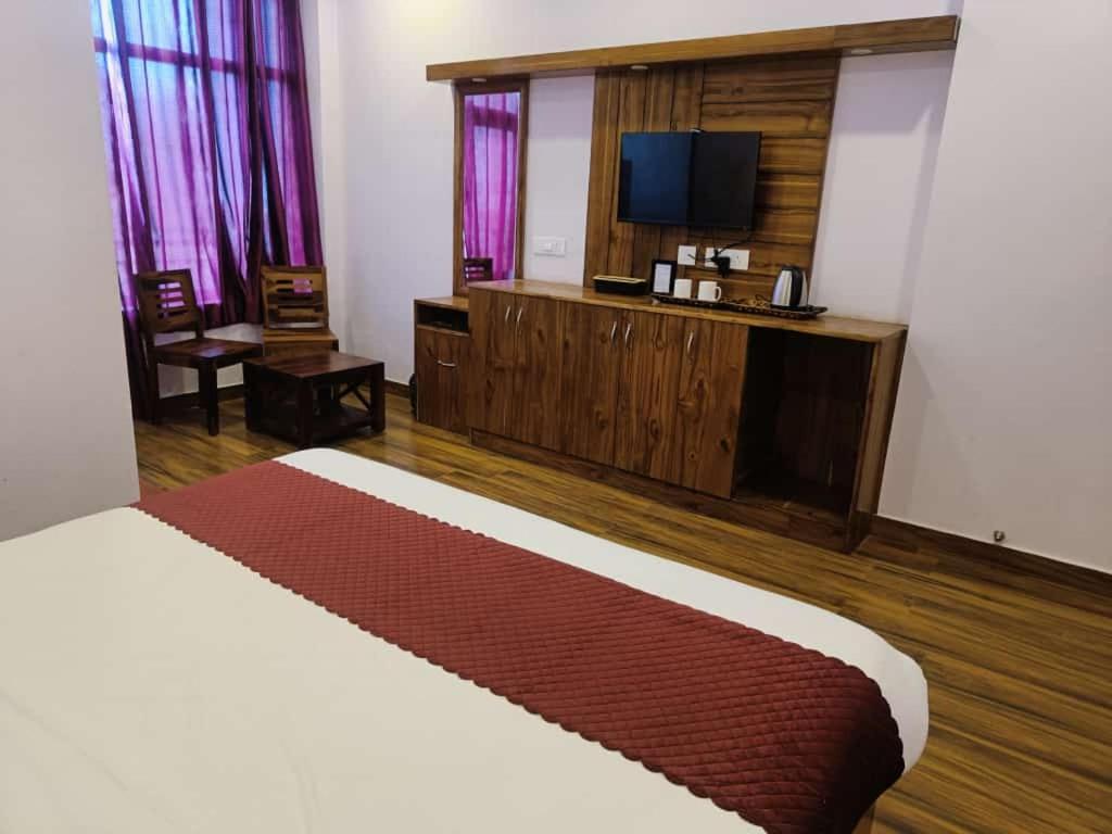 Hotel Kasauli View Cafe Restaurant Open Terrace Mountain View Exterior photo